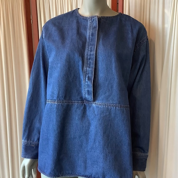 H&M Women’s Pullover Blue Denim Top Side Slits Size Medium - Picture 3 of 9